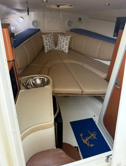  Yacht Photos Pics 2008 Hydra-Sports Vector 2800 WA cabin interior with beige seating and nautical decor.