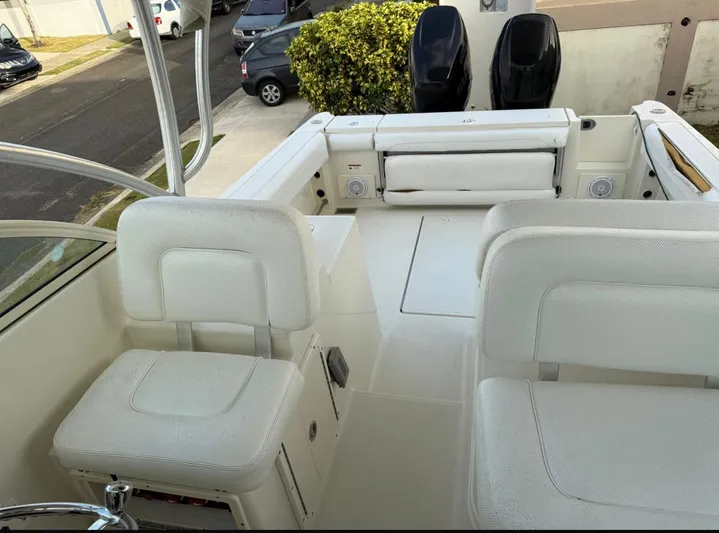  Yacht Photos Pics 2008 Hydra-Sports Vector 2800 WA boat interior with white seating and dual outboard motors.