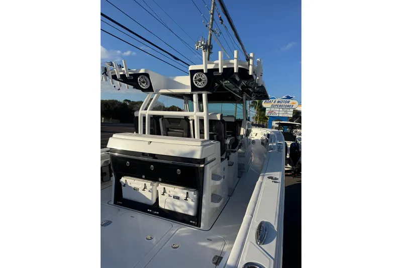  Yacht Photos Pics 2026 Blackfin 400 CC boat with modern design and spacious deck at a dealership.