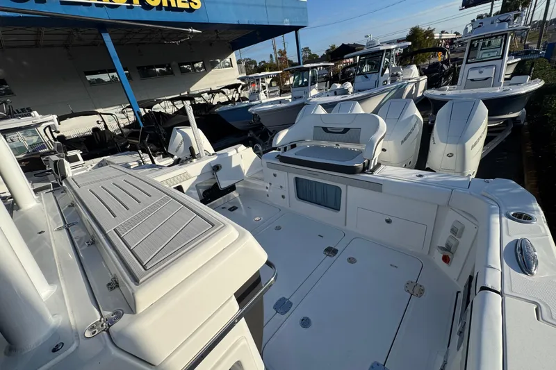  Yacht Photos Pics 2026 Blackfin 400 CC boat displayed at a dealership, showcasing spacious deck and seating.