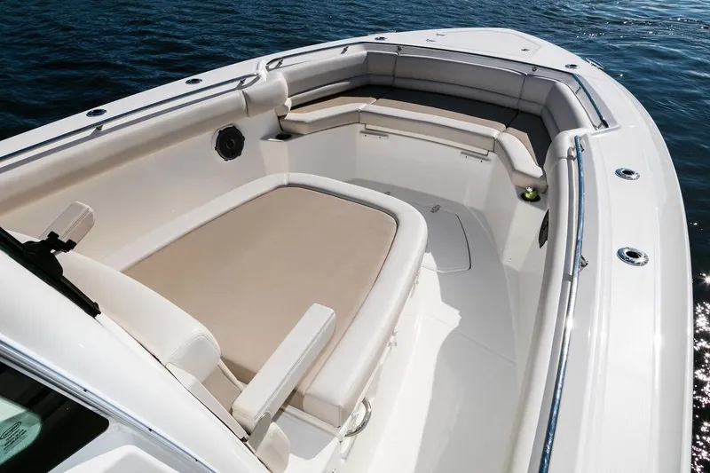 Boston Whaler 330 Outrage Yacht Photos Pics Manufacturer Provided Image