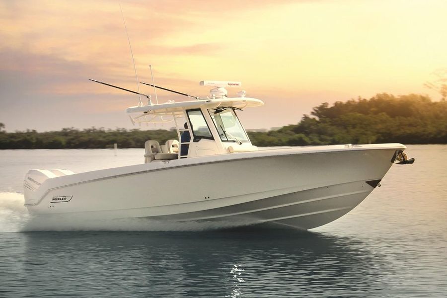 2016 Boston Whaler 330 Outrage