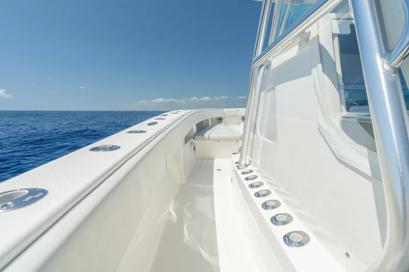 Zero Beach Yacht Photos Pics 2021 SeaVee 390Z boat deck with ocean view under clear blue sky.