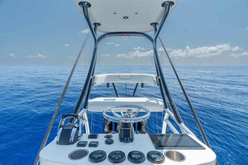 Zero Beach Yacht Photos Pics 2021 SeaVee 390Z boat helm with ocean view, featuring modern controls and steering wheel.