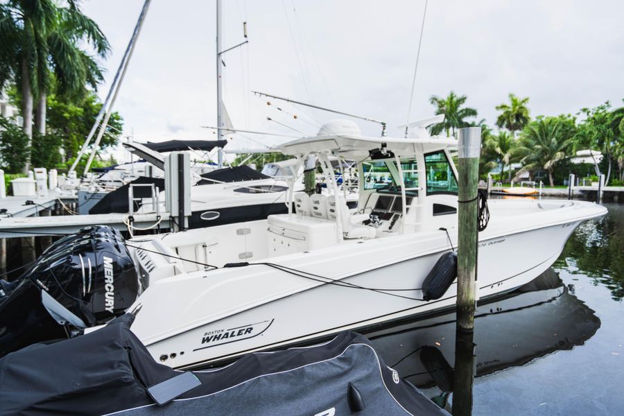 2010 Boston Whaler 370 Outrage