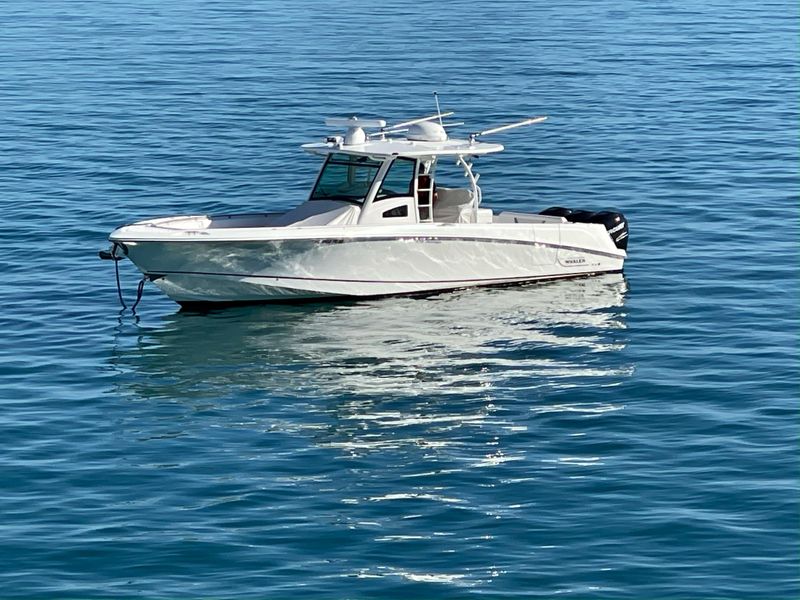 2010 Boston Whaler 370 Outrage