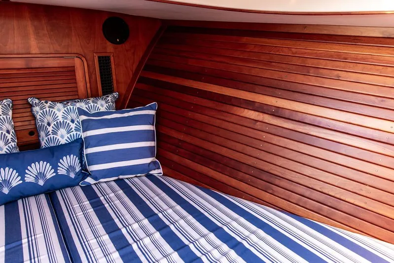 Gracious Yacht Photos Pics 