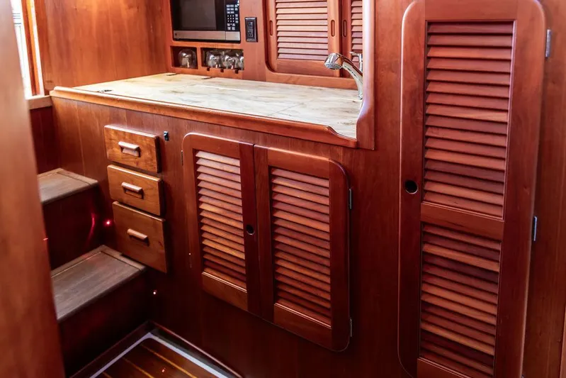 Gracious Yacht Photos Pics 