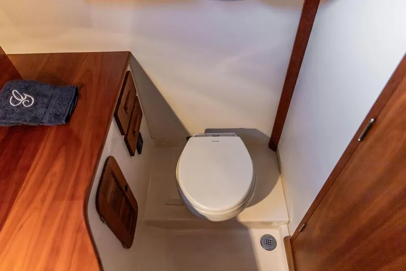 Gracious Yacht Photos Pics 