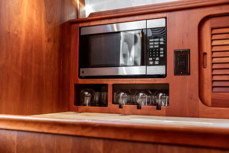 Gracious Yacht Photos Pics 