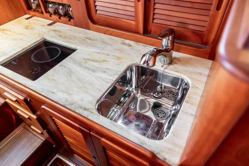 Gracious Yacht Photos Pics 