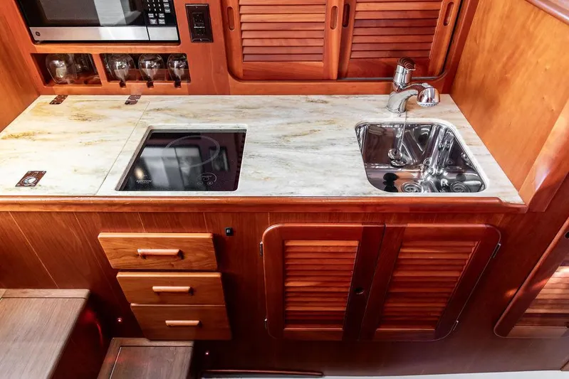 Gracious Yacht Photos Pics 