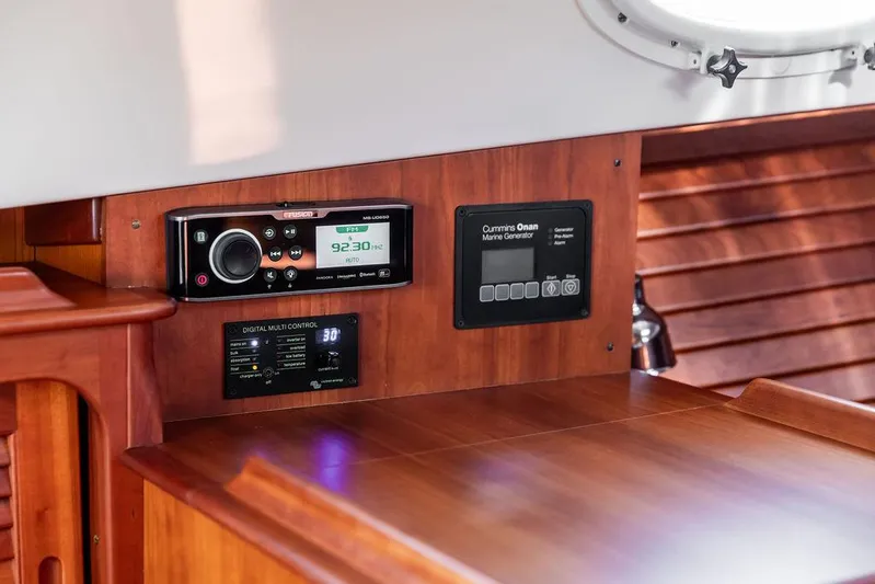 Gracious Yacht Photos Pics 