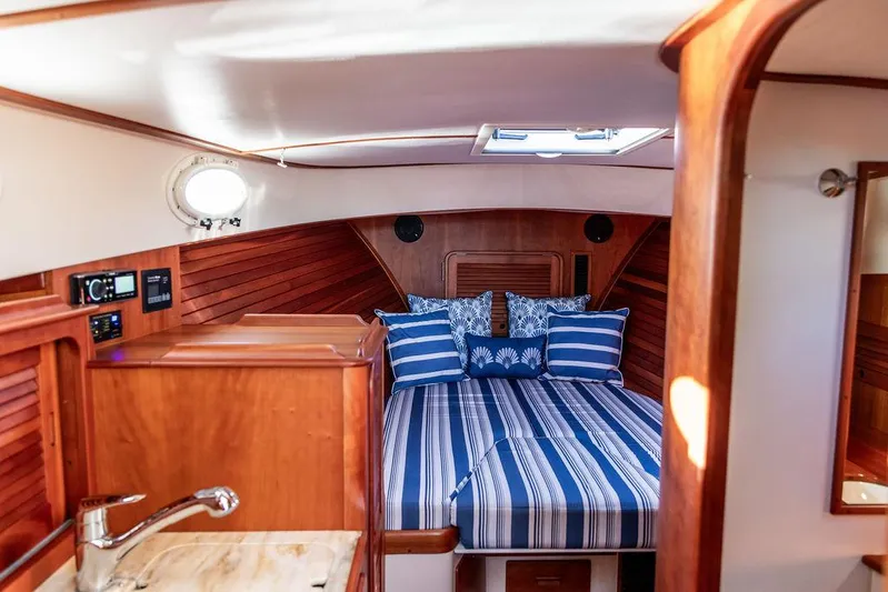 Gracious Yacht Photos Pics 