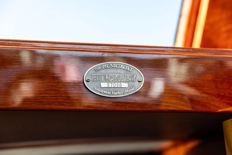 Gracious Yacht Photos Pics 