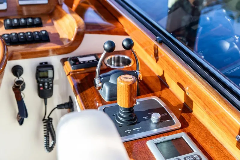 Gracious Yacht Photos Pics 