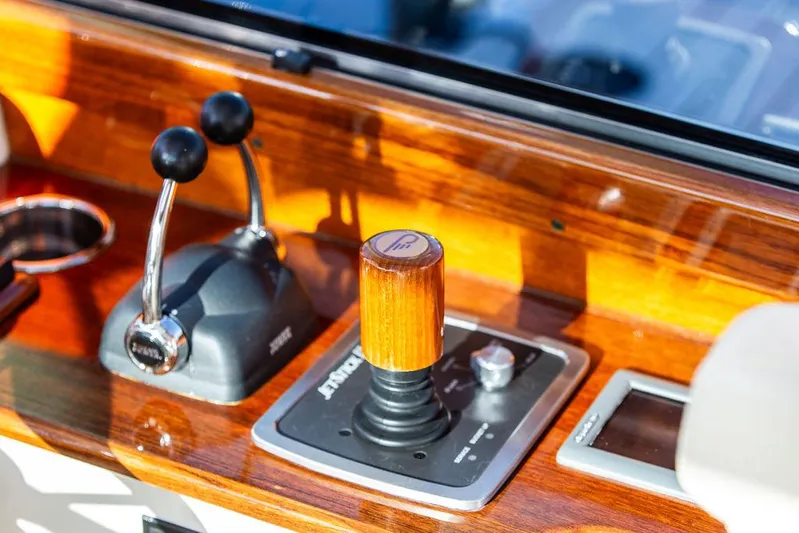 Gracious Yacht Photos Pics 