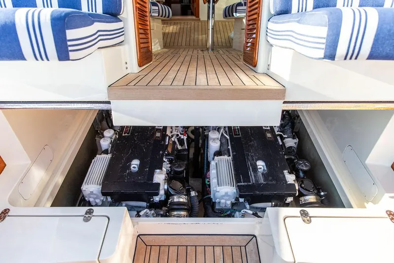 Gracious Yacht Photos Pics 