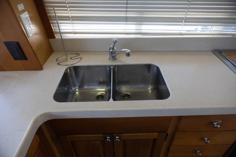 Figur'in It Out Yacht Photos Pics 