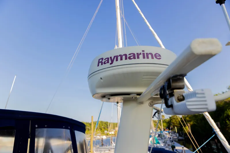 Figur'in It Out Yacht Photos Pics Raymarine radar on 2006 Mainship 400 Trawler, clear sky background.