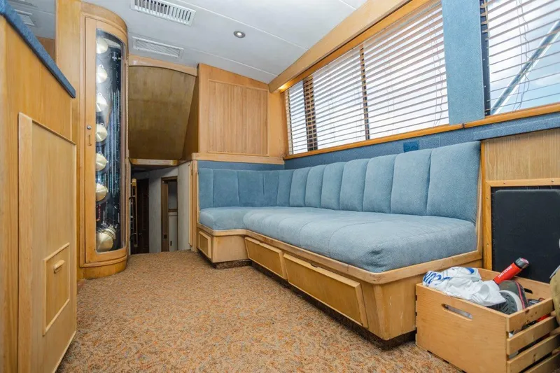 Fins Up Yacht Photos Pics 1987 54 Bertram Convertible Fins Up Salon