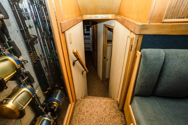 Fins Up Yacht Photos Pics 1987 54 Bertram Convertible Fins Up Hallway