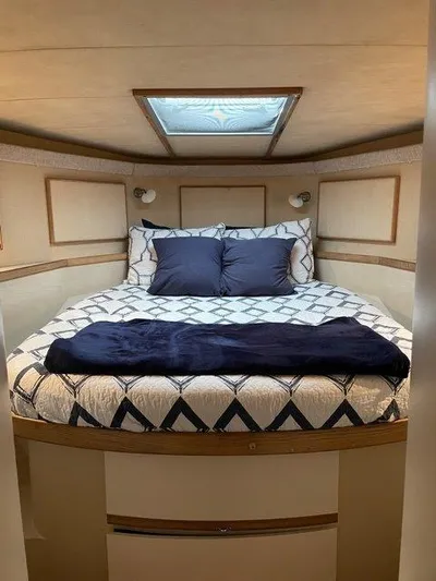 Fins Up Yacht Photos Pics 1987 54 Bertram Convertible Fins Up Forward Stateroom