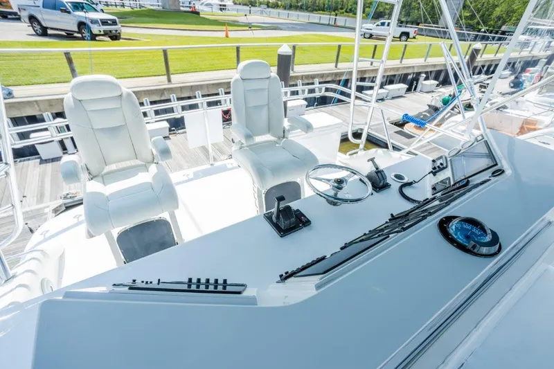 Fins Up Yacht Photos Pics 1987 54 Bertram Convertible Fins Up Helm Seats