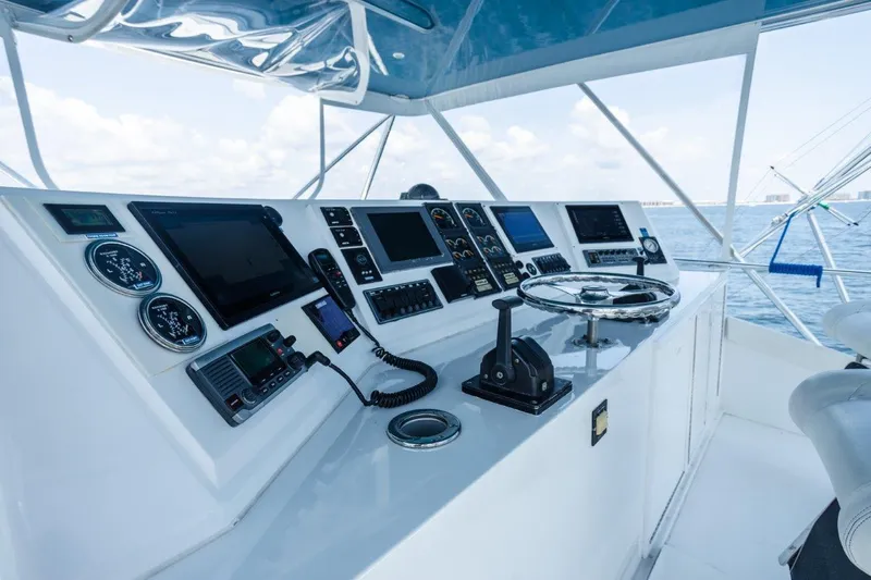 Fins Up Yacht Photos Pics 1987 54 Bertram Convertible Fins Up Helm Station