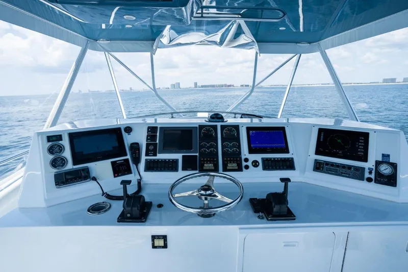 Fins Up Yacht Photos Pics 1987 54 Bertram Convertible Fins Up Helm Station
