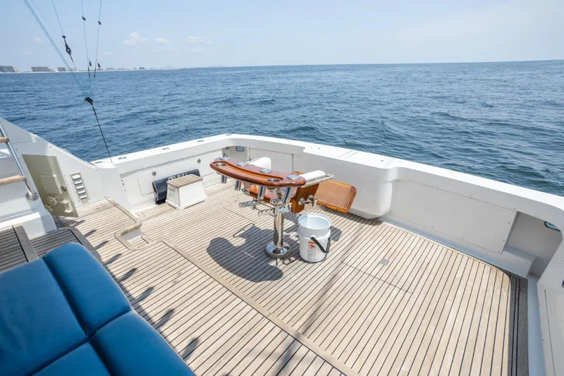 Fins Up Yacht Photos Pics 1987 54 Bertram Convertible Fins Up Cockpit