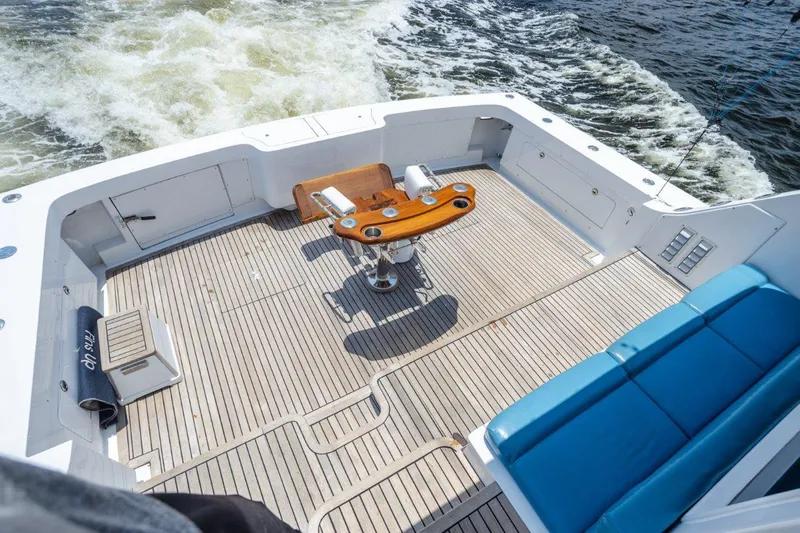 Fins Up Yacht Photos Pics 1987 54 Bertram Convertible Fins Up Cockpit