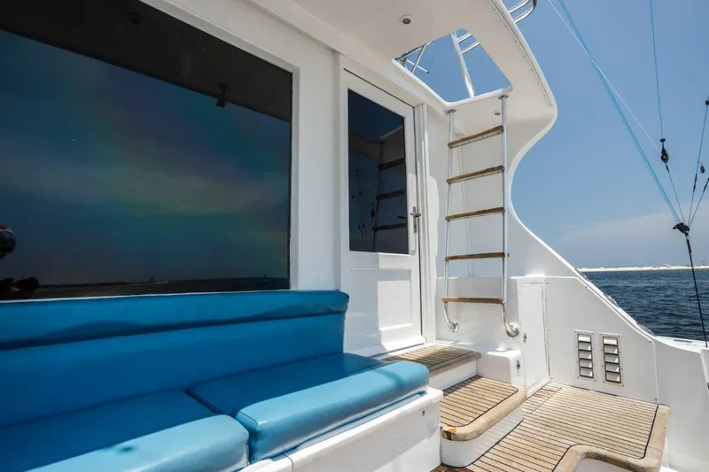 Fins Up Yacht Photos Pics 1987 54 Bertram Convertible Fins Up Mezzanine