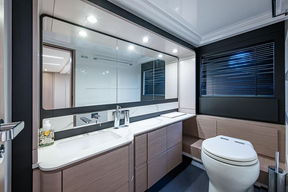 2020 Azimut 66 