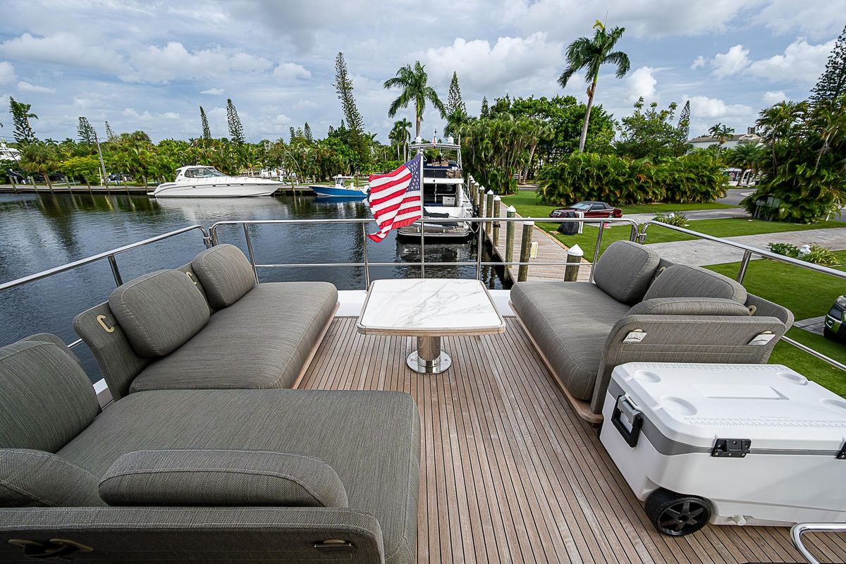 2020 Azimut 66 