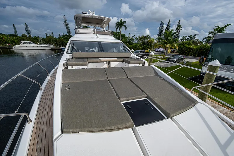 Evado Yacht Photos Pics Azimut 66 yacht 2020 model, featuring spacious deck and luxurious seating.