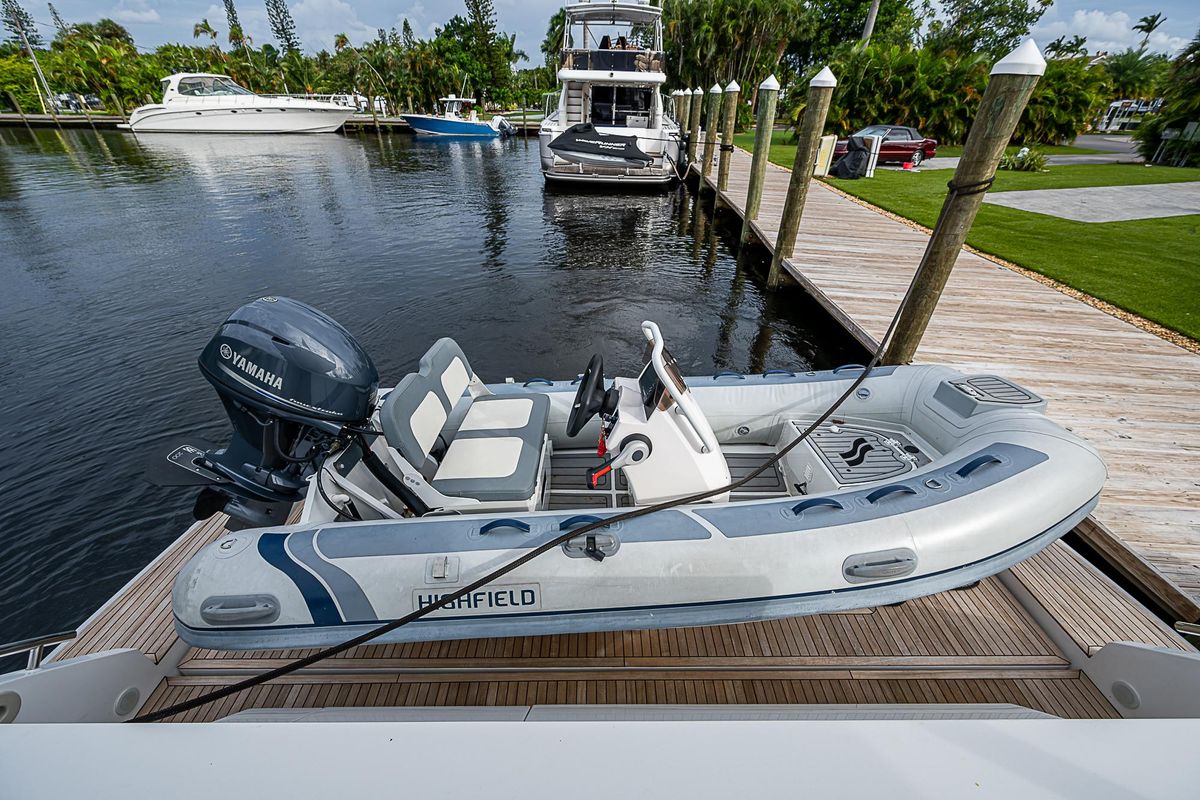 2020 Azimut 66 