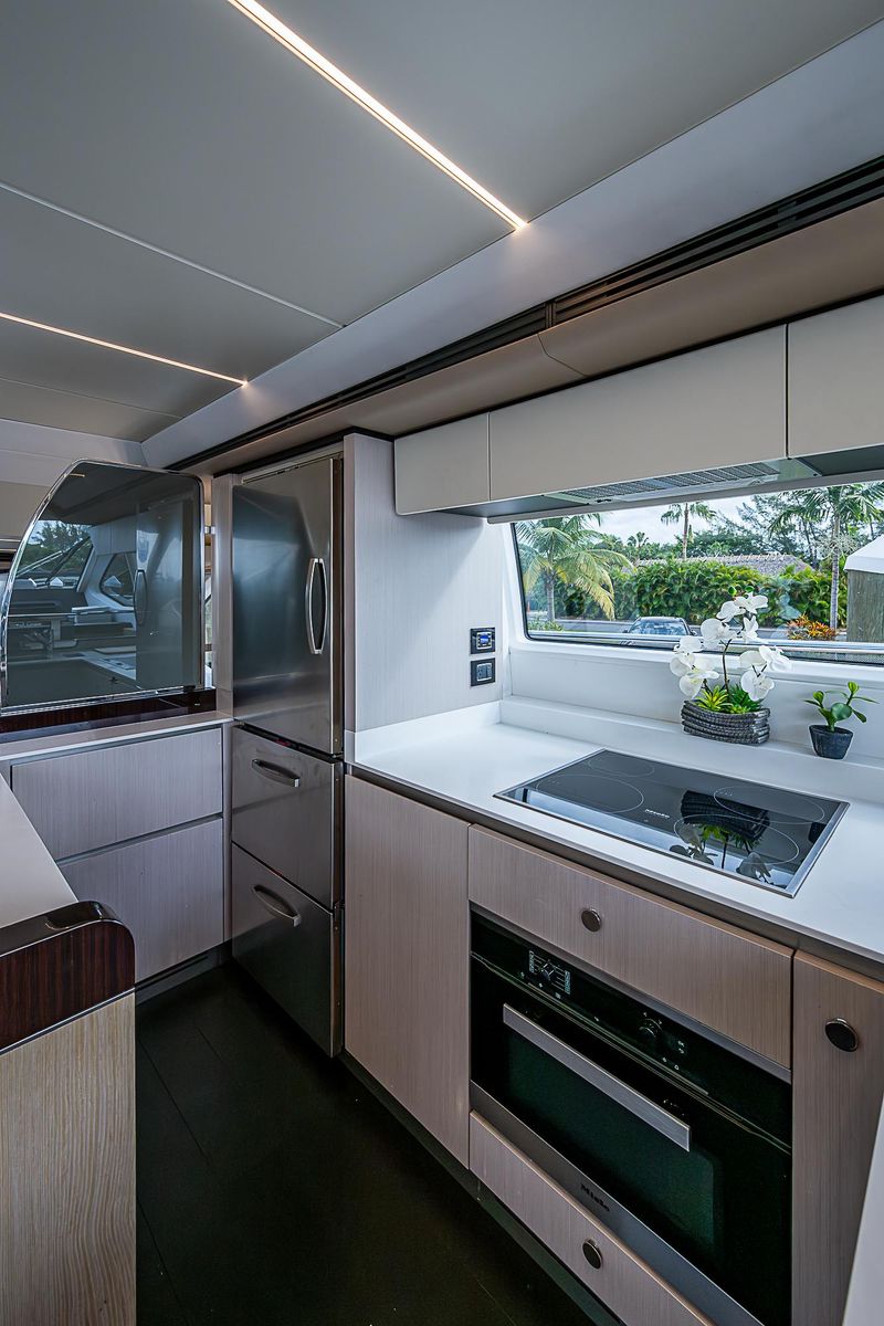 2020 Azimut 66 