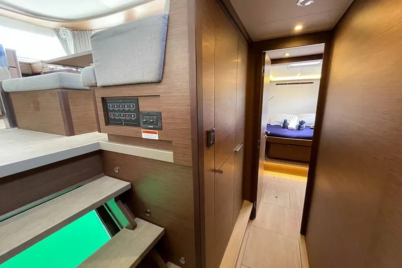 Pebbles Yacht Photos Pics Cabin View (10)