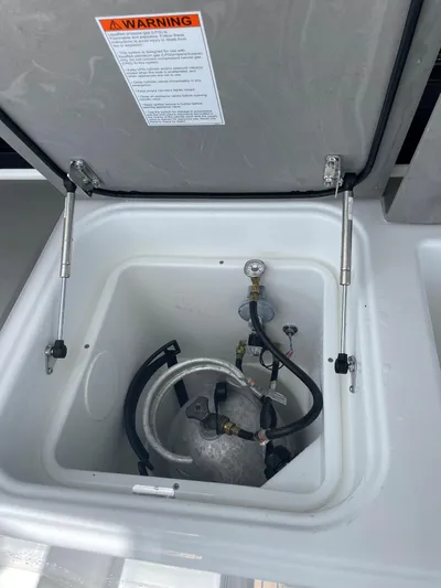 Pebbles Yacht Photos Pics Gas Locker