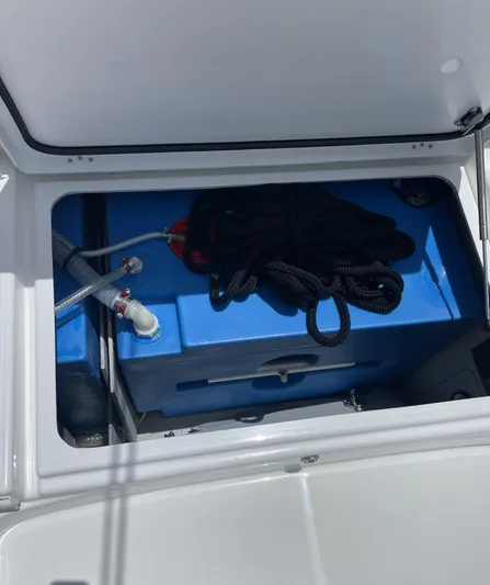 Pebbles Yacht Photos Pics Water tanks