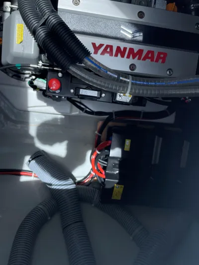 Pebbles Yacht Photos Pics Engine View (2)