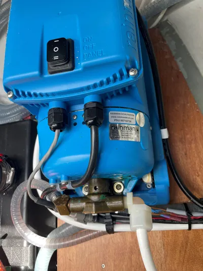 Pebbles Yacht Photos Pics Rainman desalination PSU-115-1300 Watts