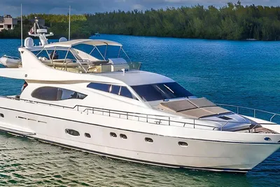 Ferretti Yachts 720