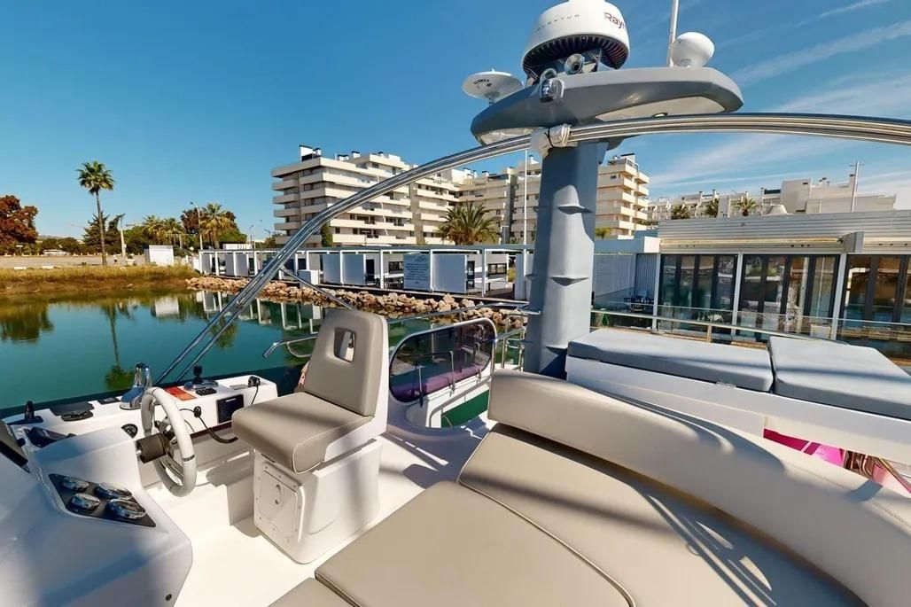 2020 Azimut 43 