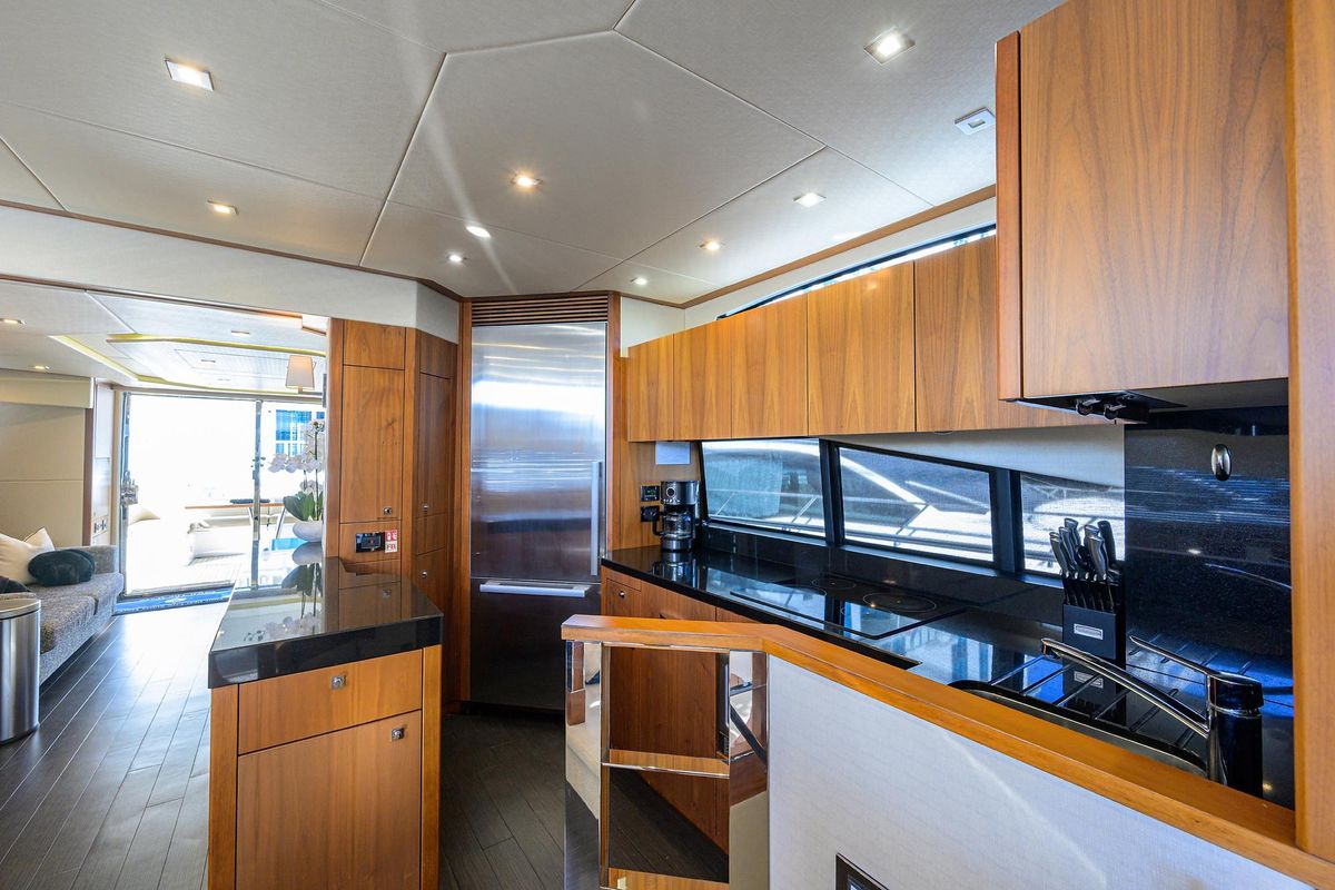2014 Sunseeker 73 