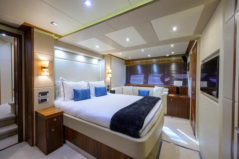 Catch The Wave Yacht Photos Pics Luxurious bedroom interior of 2014 Sunseeker Manhattan 73 yacht with modern design.