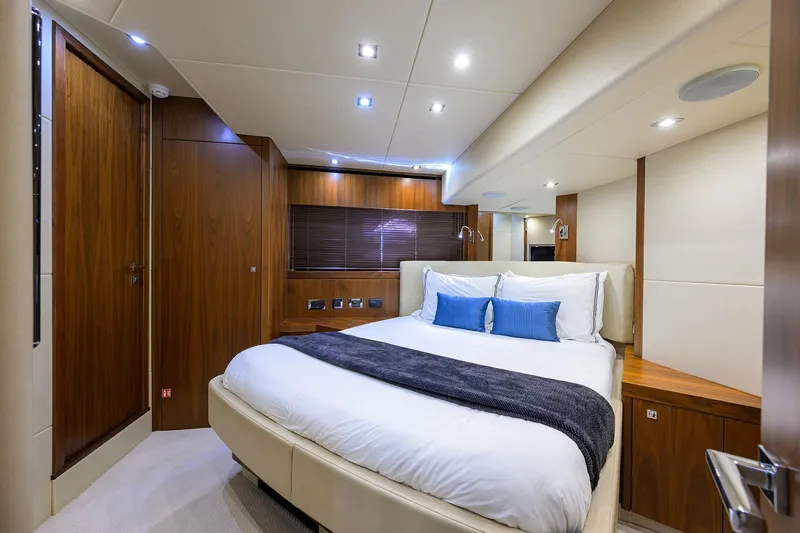 Catch The Wave Yacht Photos Pics Luxurious bedroom interior of 2014 Sunseeker Manhattan 73 yacht with modern design.