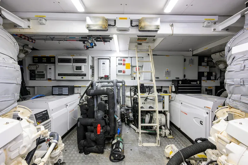 Catch The Wave Yacht Photos Pics 