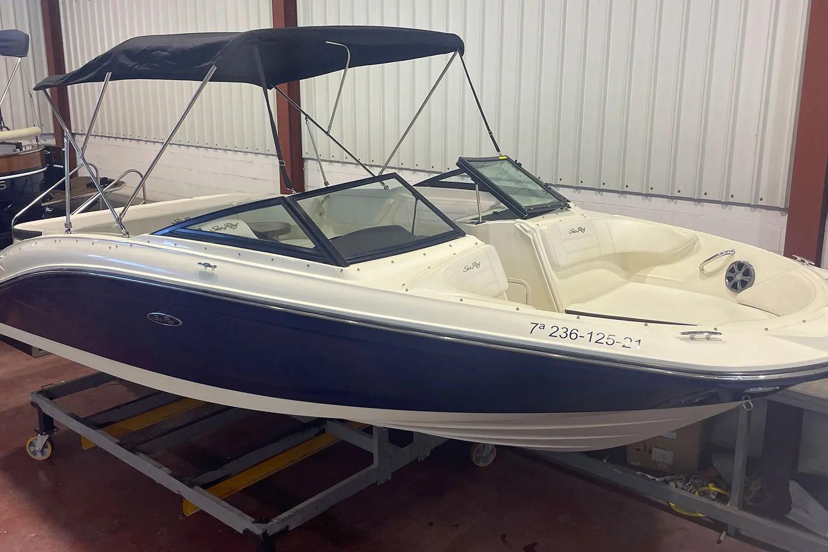 2021 Sea Ray SPX 210